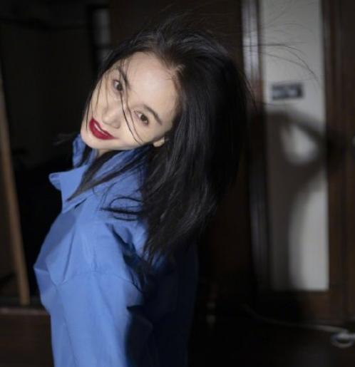 王子文绿色连体短裤造型图,王子文穿衣简直美爆了