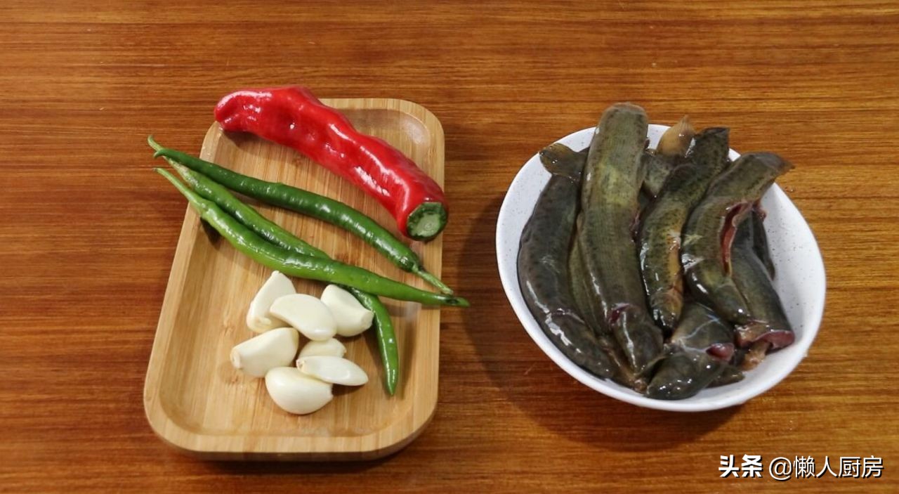 红烧泥鳅不放辣椒的家常做法视频,不放辣椒教你泥鳅鱼怎样烧才好吃