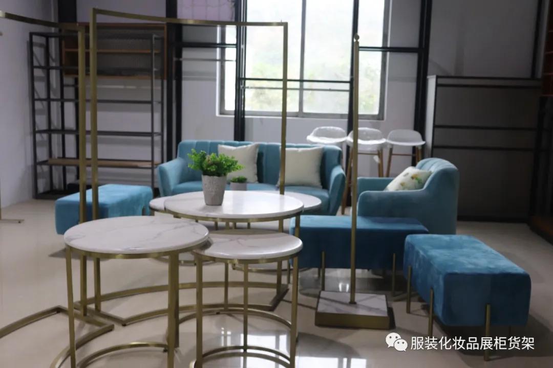 化妆品展柜设计效果图大全,化妆品中岛柜陈列柜效果图