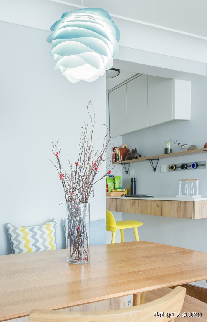 她家装修很简单,她家两居室装修太惊艳了