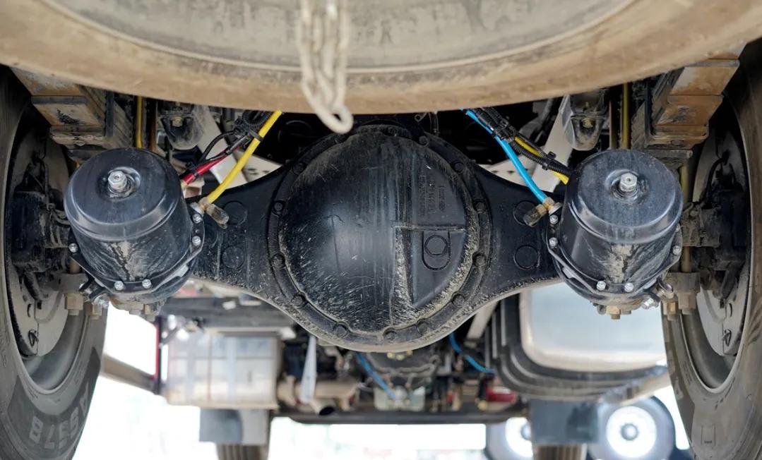 中卡6x2货车7米8,解放j6l领航版载货车