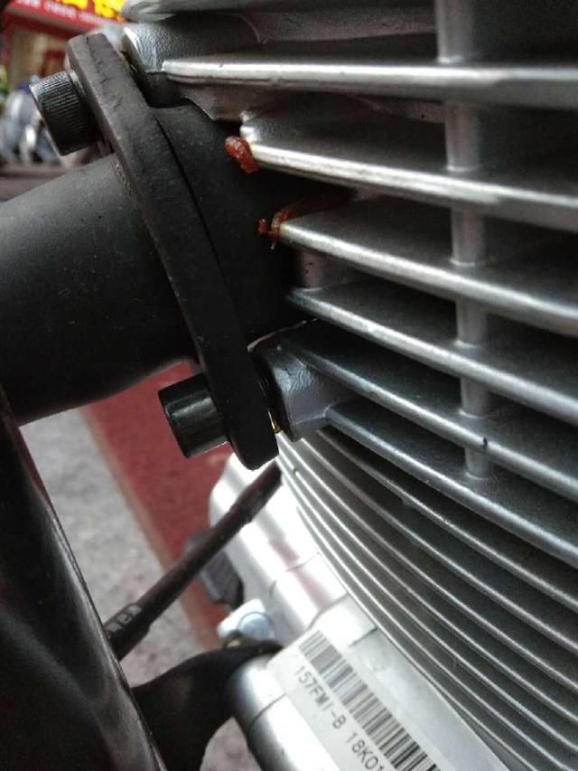 摩托车气缸螺丝断了,摩托车消音器螺丝断缸头了怎么办