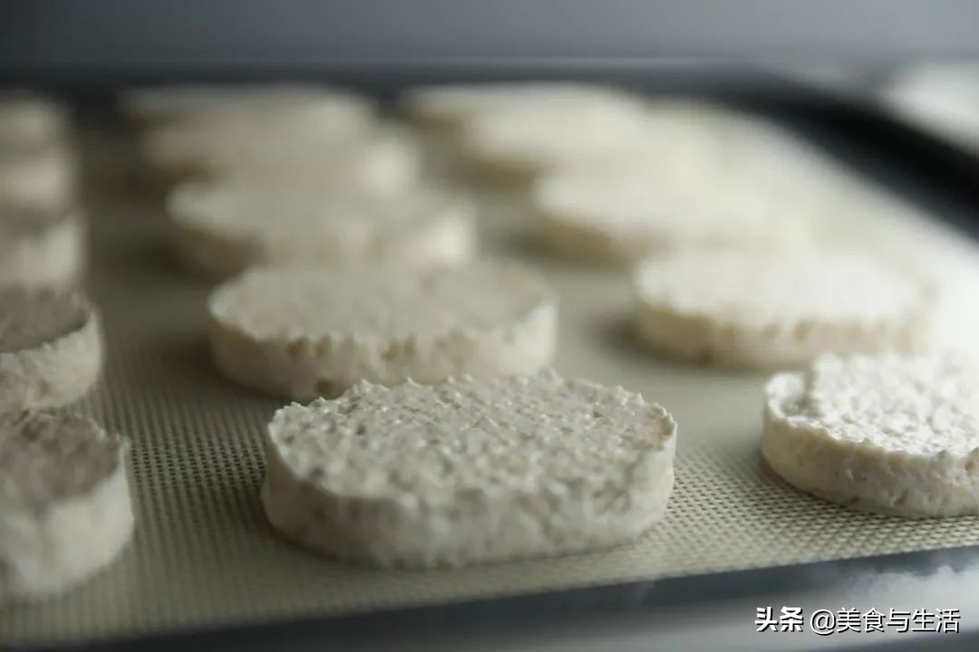 竟然比马卡龙还好吃？日本爆款小点心朗姆葡萄夹心饼干，超全配方