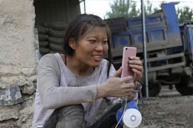 卖惨水泥妹现状,曾经靠卖惨红遍全网的水泥妹