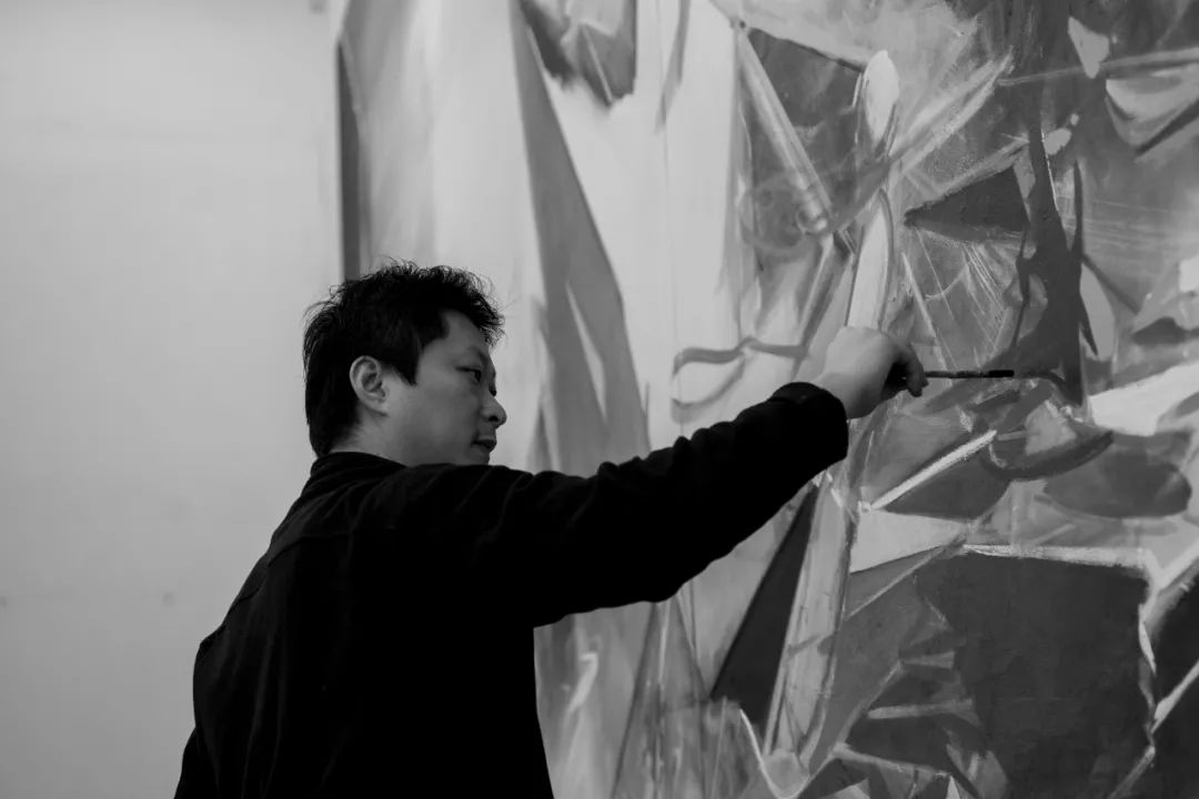 东北小城走出的“狂徒”：火遍全世界，老外排队看他的展