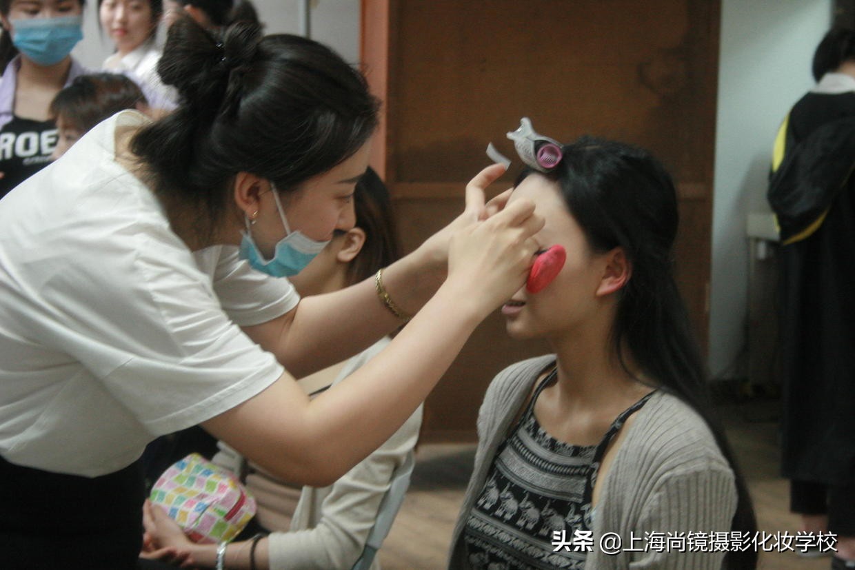 化妆培训一般多少钱?怎样才能省钱?