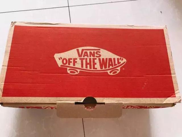 呼和浩特这家商场卖“仿名牌”，商场工作人员：并不觉得有问题