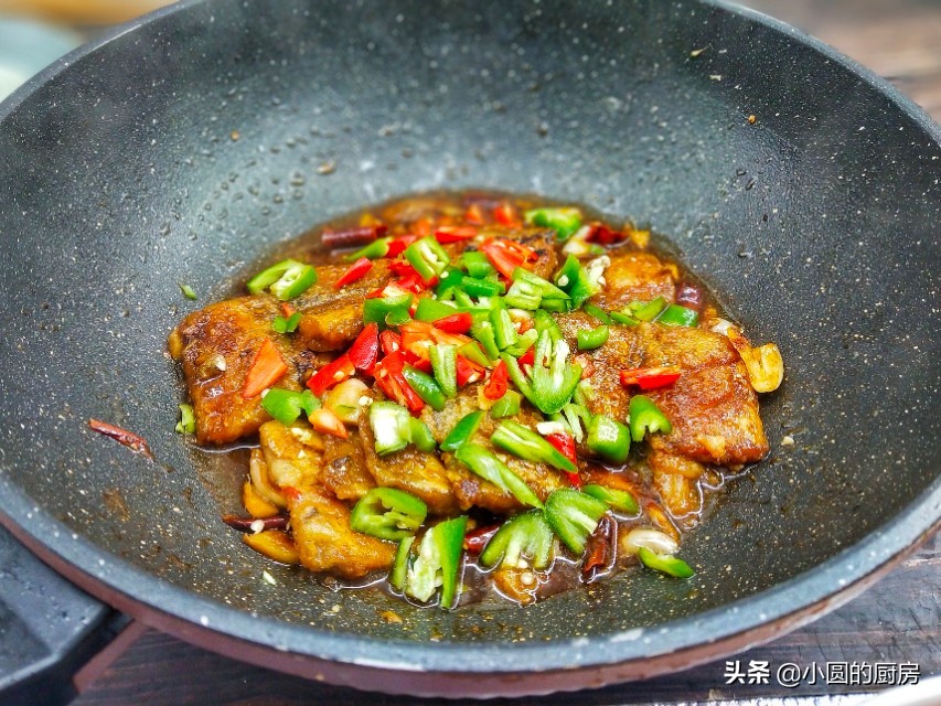 带鱼不加淀粉怎么煎不粘锅不会破,干煎带鱼怎么做好吃又简单不粘锅