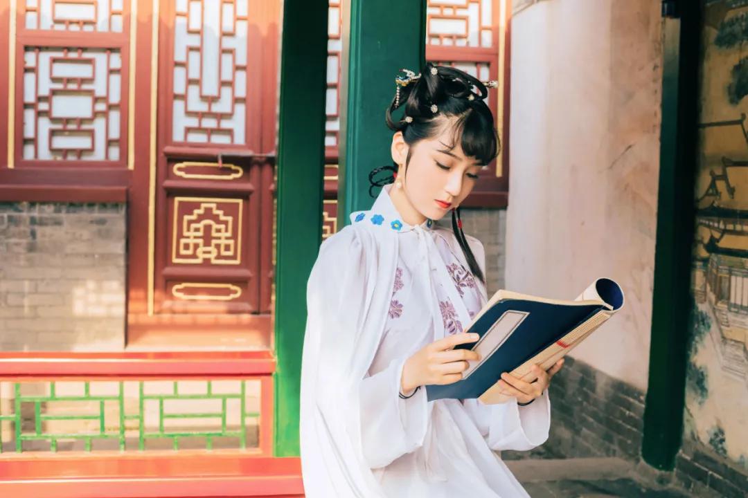 白居易逼死关盼盼的原诗,白居易为何要杀关盼盼