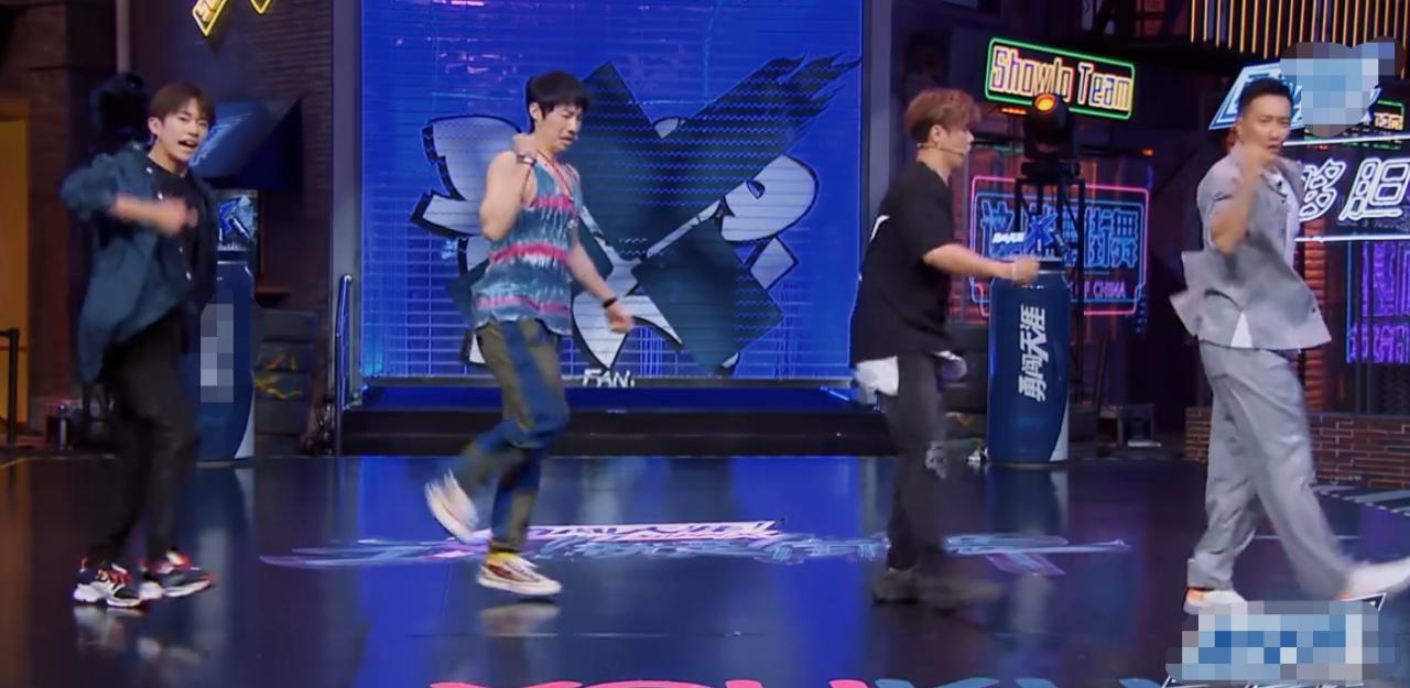 吴建豪和阿k什么关系,吴建豪被吐槽衣服