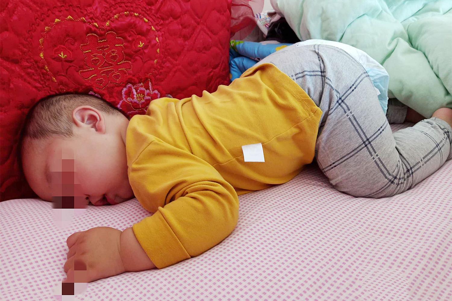 新生儿头型偏长如何睡圆,青年扁头可以通过睡姿矫正吗