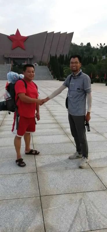听小伙谈徒步长征路有趣事，28天，近千公里，29日到达广西全州