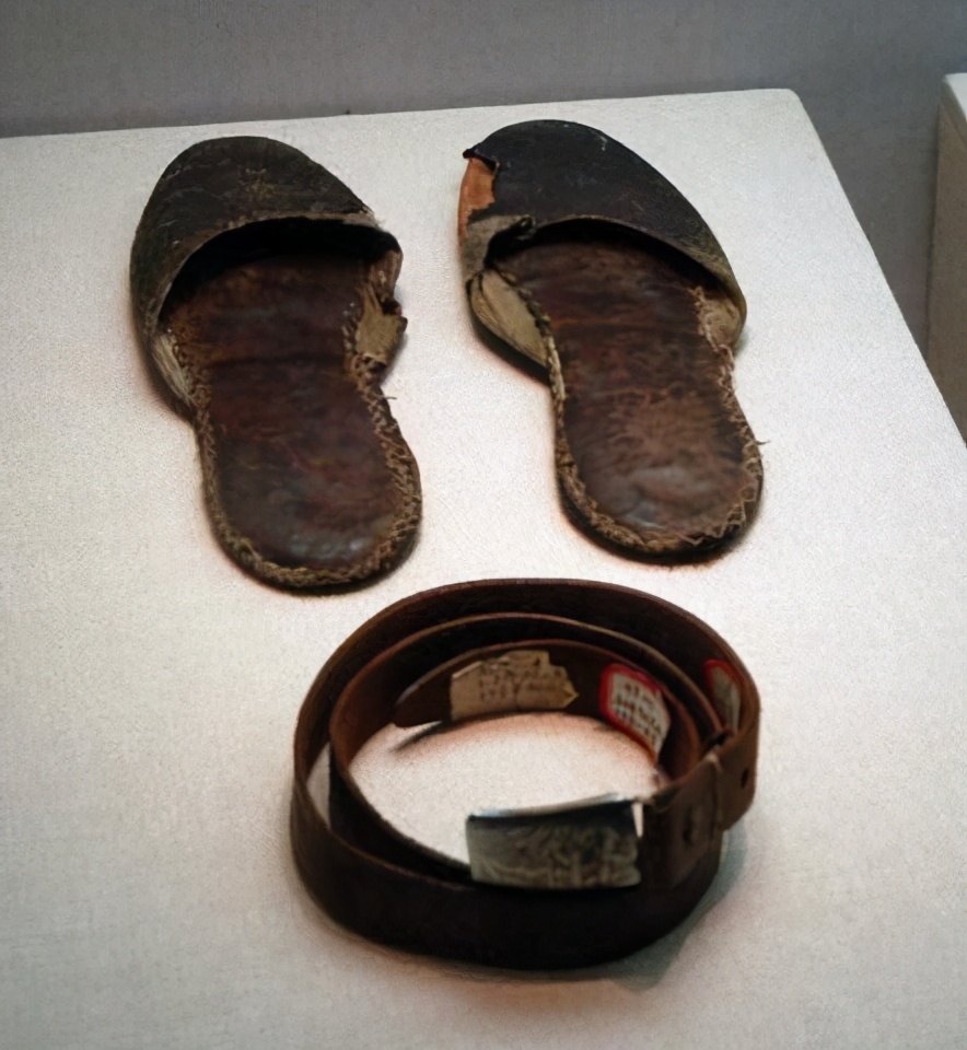 毛主席、周恩来、*小平邓**三位领袖是怎么过春节的？