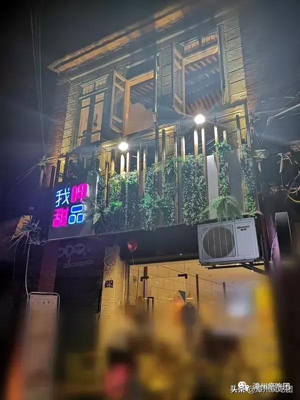 这对夫妻在古城开了一家小店!回头客特别多!好多创意港式甜品!