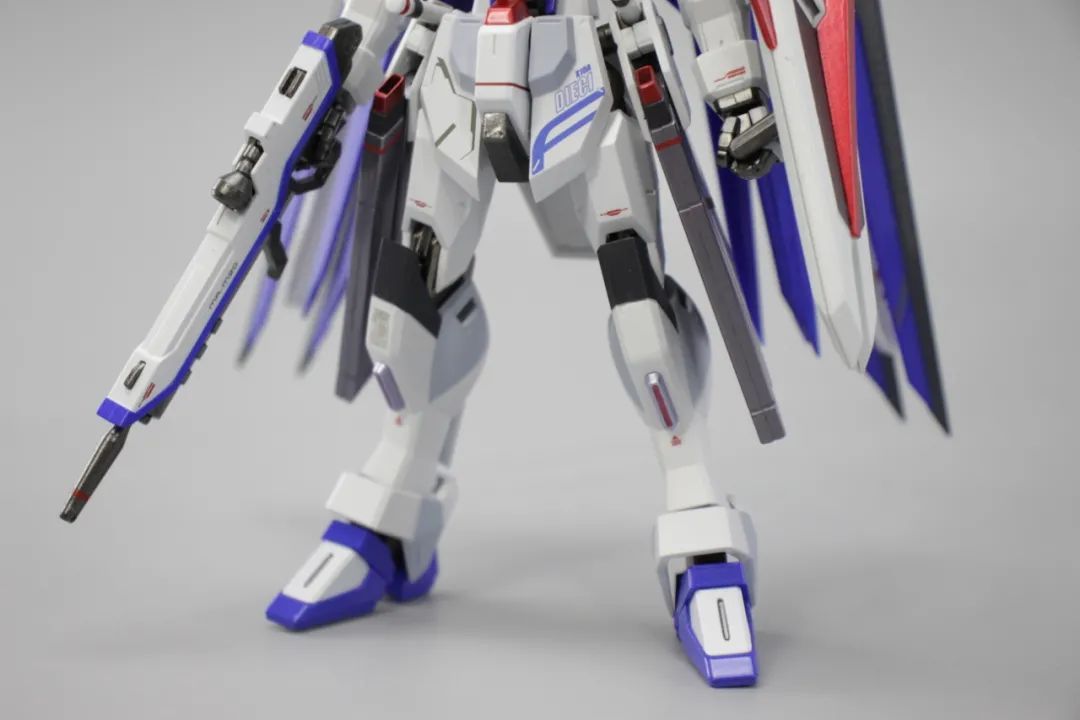 苍天之剑自由高达的操纵者,robot魂真实配色自由高达