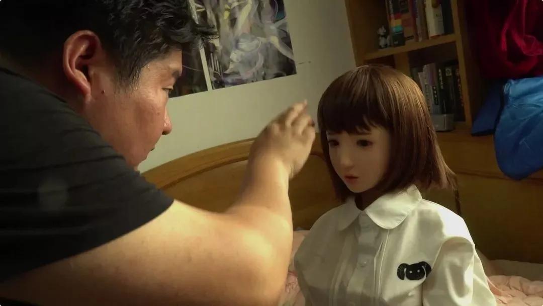 销量暴涨5倍！中国情趣娃娃火爆国外，我却看到了孤独