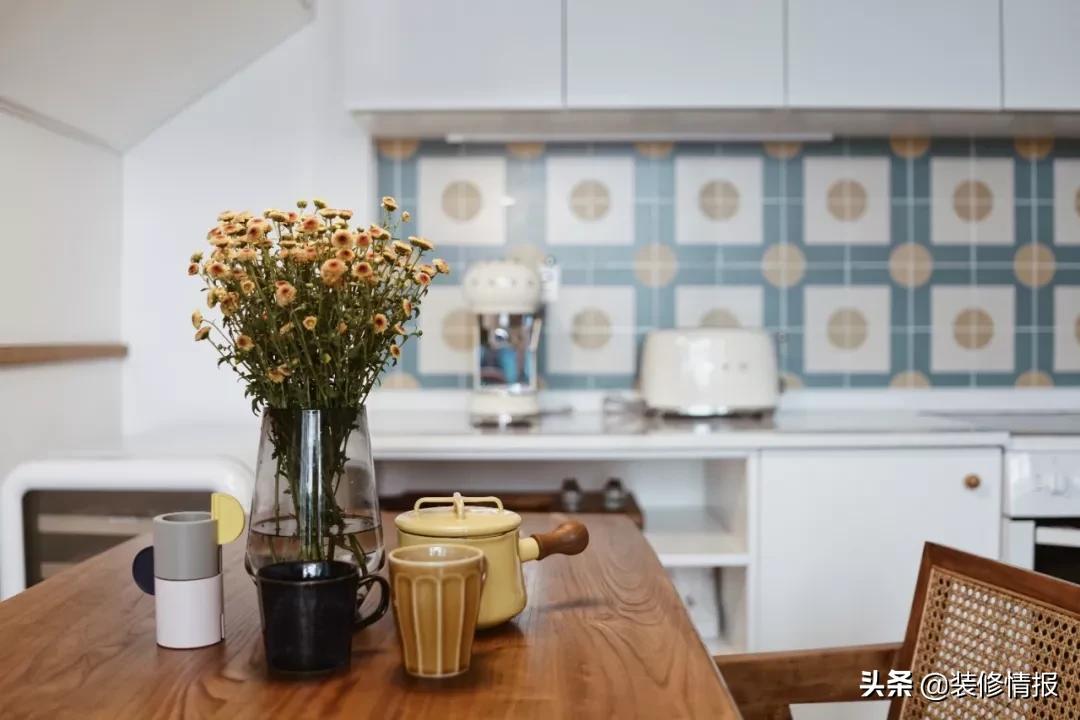 她买下32㎡上海老旧学区房,为女儿打造小桃园还有20㎡舒适大庭院