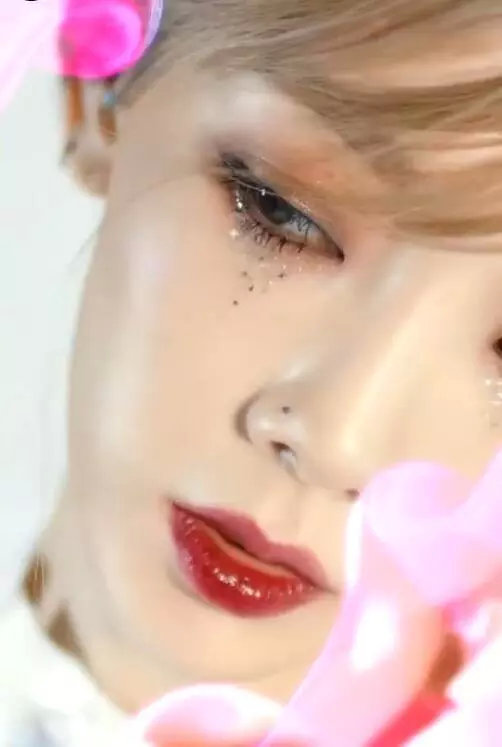 泫雅ins晒美照,泫雅携新作品回归