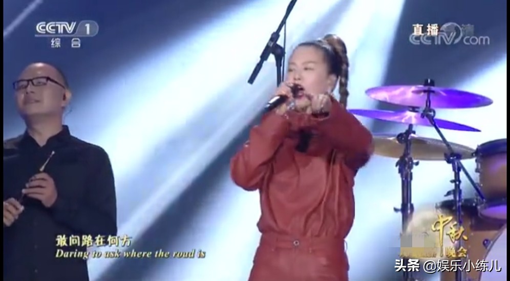 谭维维采访唱敢问路在何方完整版,谭维维2018跨年演唱会完整版