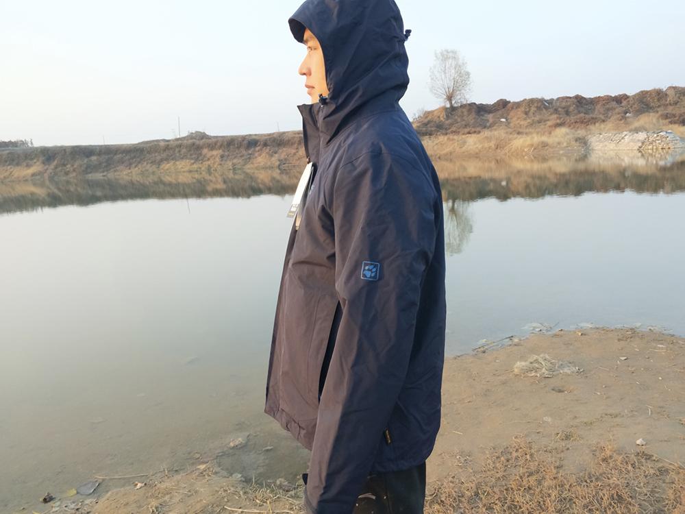 狼爪三合一冲锋衣测评对比,狼爪冲锋衣和jeep冲锋衣哪个好