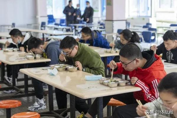 宁波镇海中小学恢复教学,复课后高中体育课