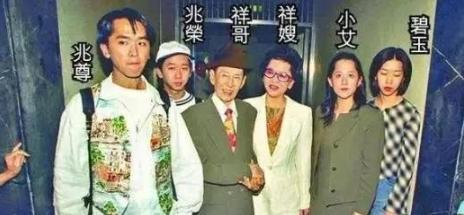 “大哥的女人”洪金梅，风尘女嫁粤剧名伶：4亿财产为何只得1元