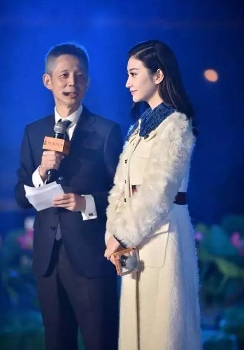 李小璐外套羽绒服,李小璐衣服20万