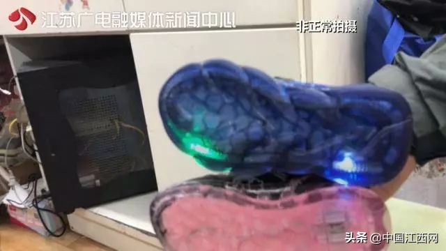 家长注意了!孩子爱穿的这种鞋竟然在家着火了