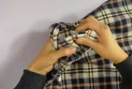 不穿的旧衬衣剪碎再扔掉有说法吗,不穿的旧衬衣改造的最新妙招