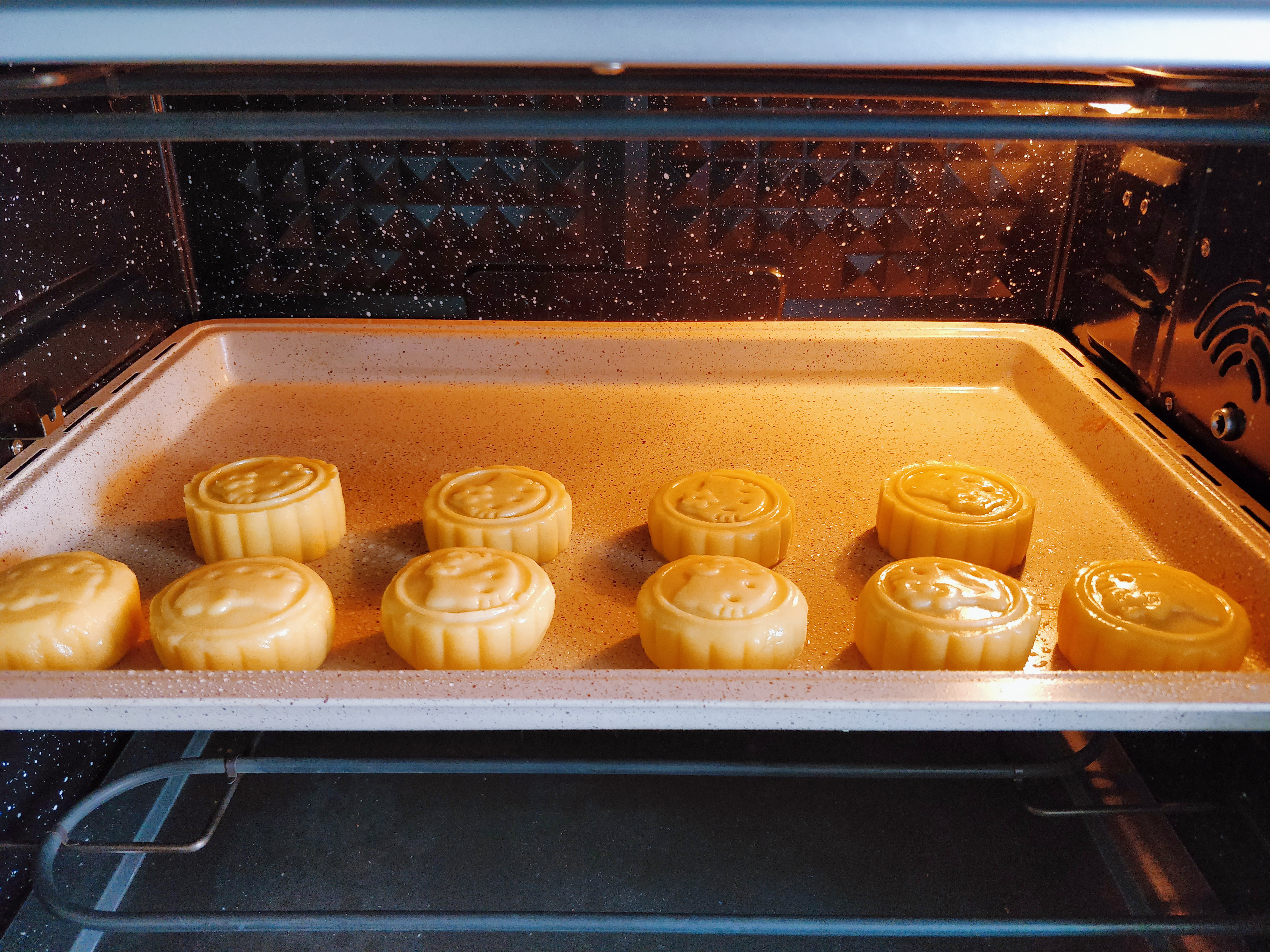 酥皮奶黄流心月饼私房配方分享,美心流心奶黄月饼6个装36元一盒