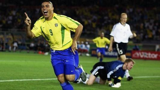 巅峰大罗是足球第一人,小罗和大罗谁是盘带之王