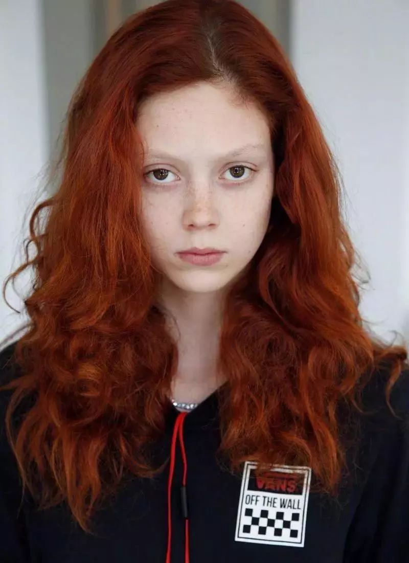 易烊千玺一举成为纪梵希代言人！Prada将不再打折？