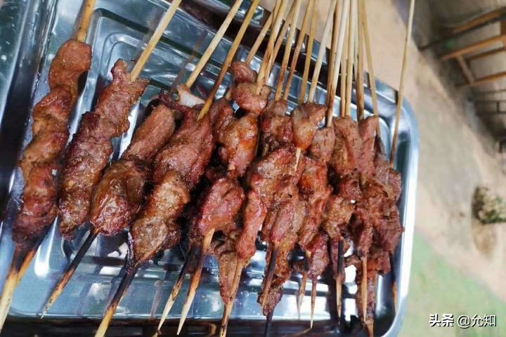 烤肉串时火炭烧到什么程度可以烤,电烤串的酱料跟碳烤的不同吗