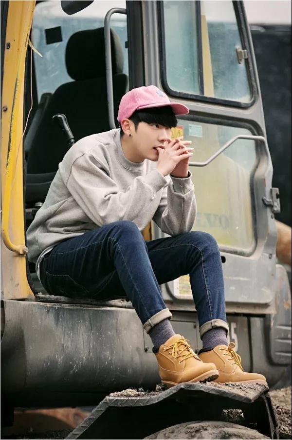 黑皮肤男生应该怎么穿衣服,古天乐黄配白穿搭