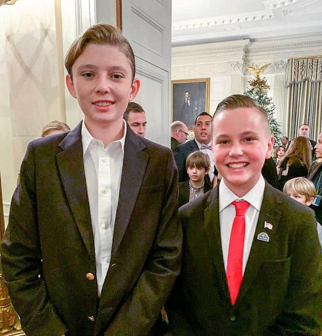 特朗普小儿子帅气爆表,特朗普跟小孩子玩球