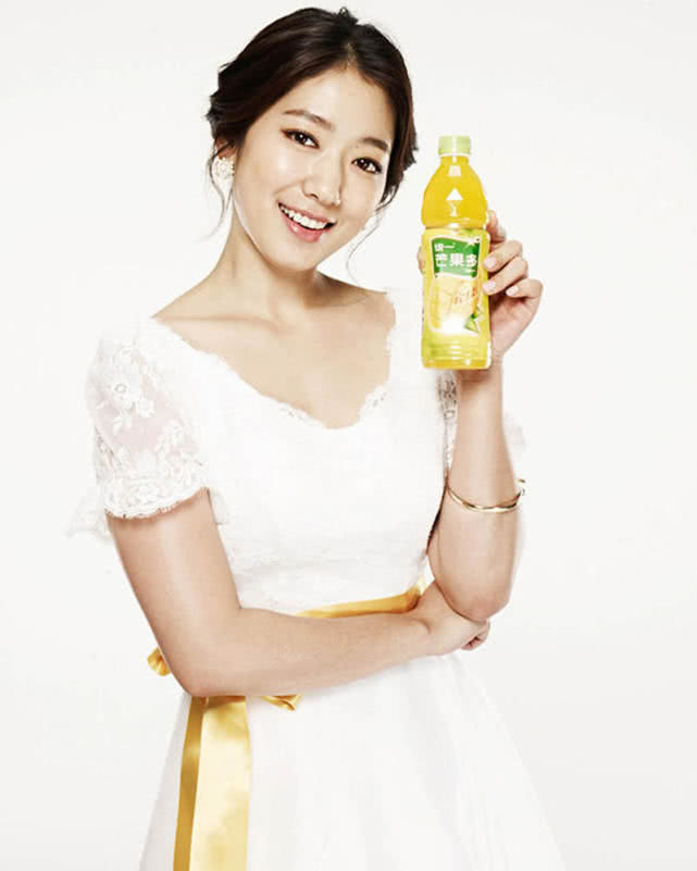 易烊千玺王俊凯王源代言,易烊千玺权志龙封面