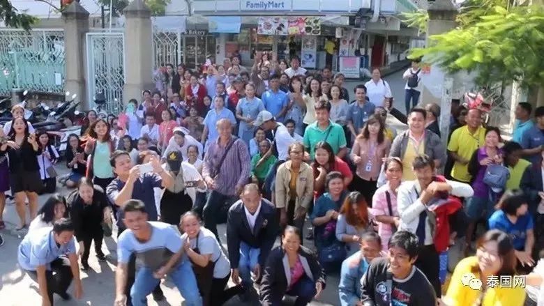 泰国捐钱最多的僧人,泰国活着的高僧哭丧