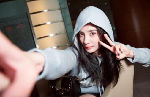 杨幂2020年推荐mk包,杨幂推荐的包包香奈儿的