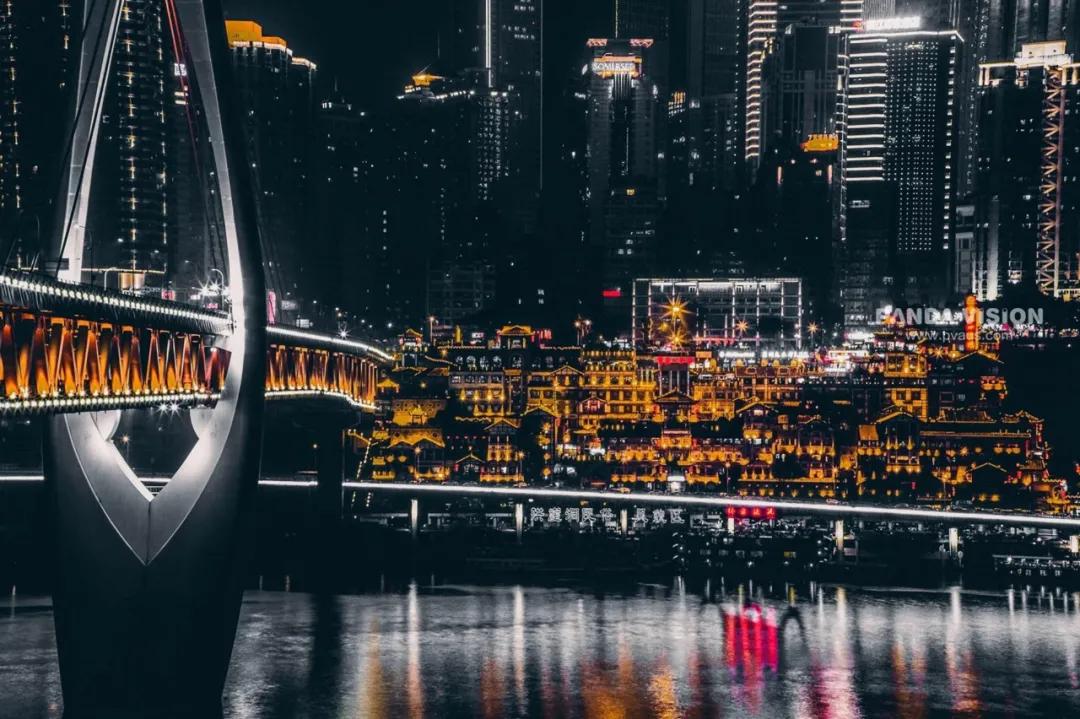 重庆魔幻与烟火并存的城市,重庆是座魔幻的城市