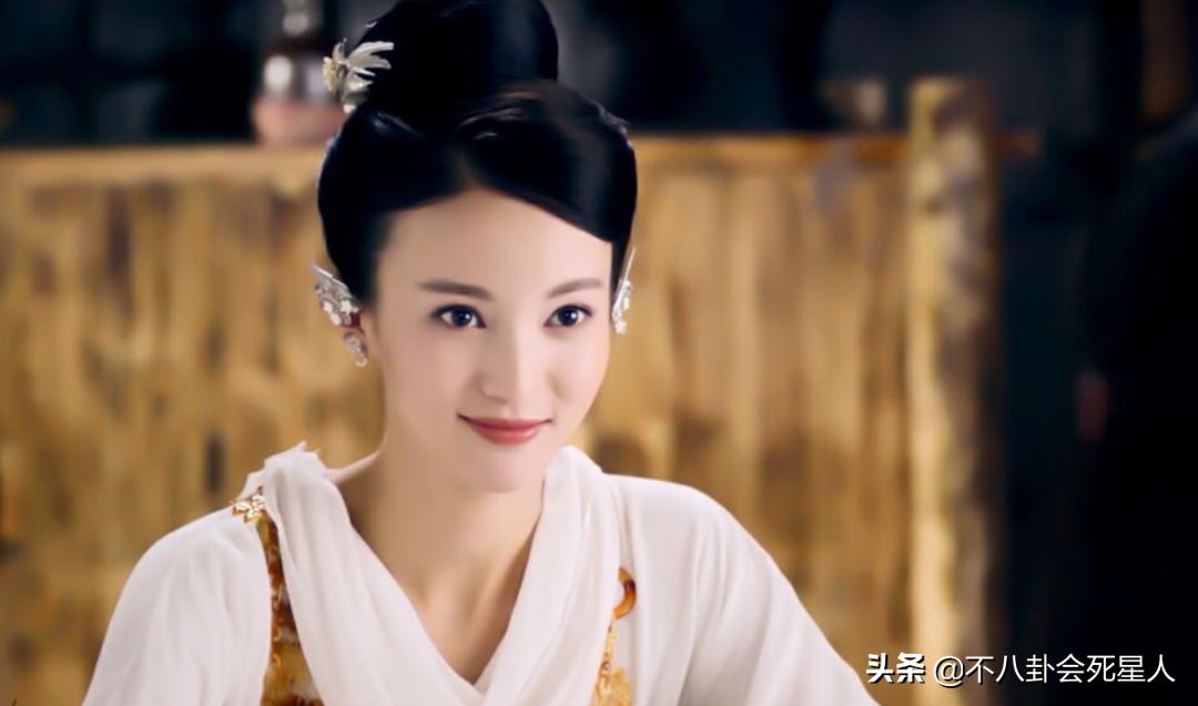 金晨颖儿姜妍环球影视城,金晨穿礼服超瘦