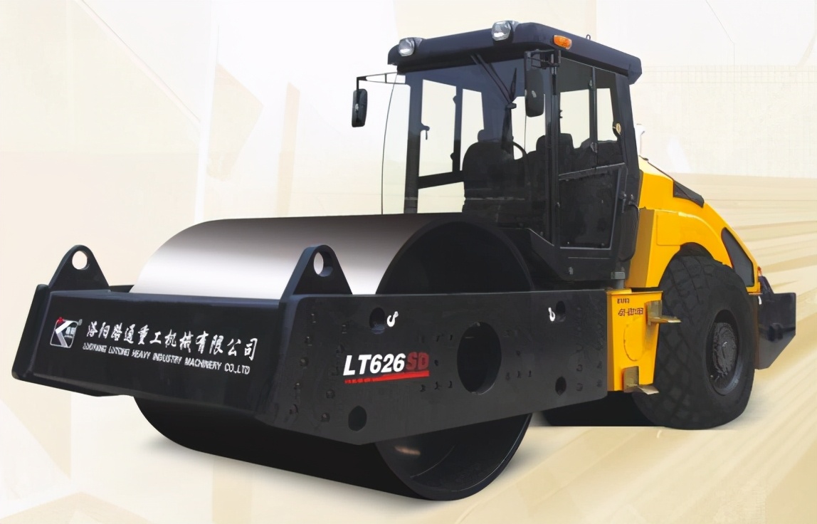 正规路通压路机20吨钢轮有多厚,18年路通26吨压路机