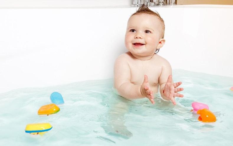 宝宝长奶癣妈妈该注意什么,宝宝长奶癣用什么药