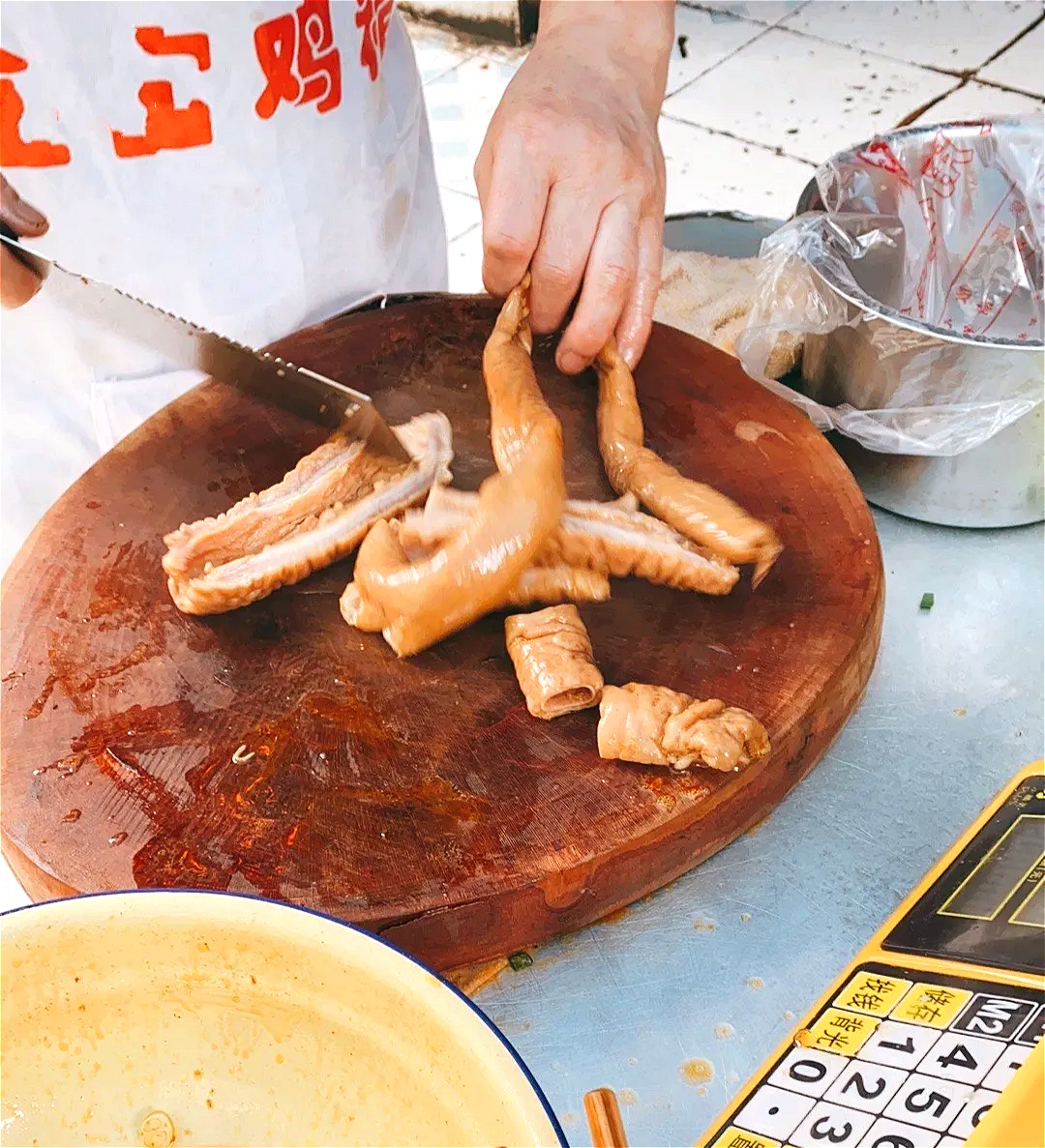 几十年的老字号卤菜,成都卖得最火爆的卤肥肠