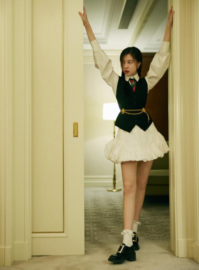 宋妍霏穿高跟长筒靴,宋妍霏同款中筒袜