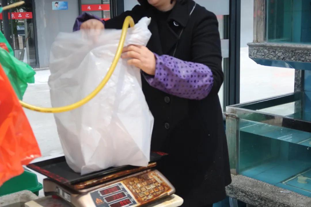 在这个足足2万平的奇妙海鲜“商场”，我找到了赚钱的动力