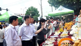 社会就像舞台,社会犹如一条船