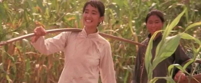 张艺谋说，她会成为“周冬雨的接班人”