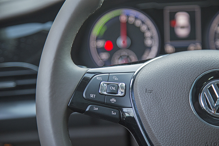 大众新能源制动系统报警,上汽大众油电混合帕萨特试驾