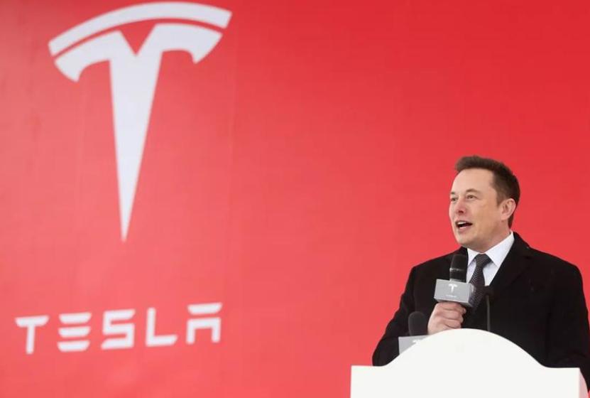 “失控特斯拉”背后富豪：身价千亿、逃兵役、泡女明星、有6个娃