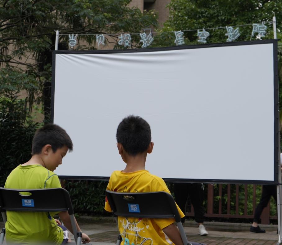 杭州露天电影播放,杭州一小区的这把火差点酿成悲剧